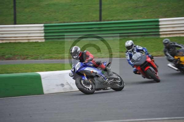 Mallory park Leicestershire;Mallory park photographs;Motorcycle action photographs;event digital images;eventdigitalimages;mallory park;no limits trackday;peter wileman photography;trackday;trackday digital images;trackday photos