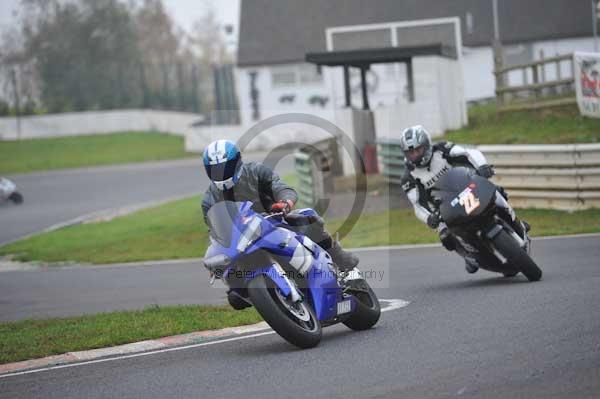 Mallory park Leicestershire;Mallory park photographs;Motorcycle action photographs;event digital images;eventdigitalimages;mallory park;no limits trackday;peter wileman photography;trackday;trackday digital images;trackday photos