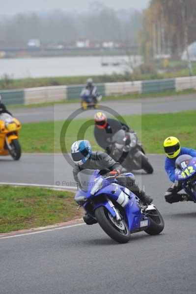 Mallory park Leicestershire;Mallory park photographs;Motorcycle action photographs;event digital images;eventdigitalimages;mallory park;no limits trackday;peter wileman photography;trackday;trackday digital images;trackday photos