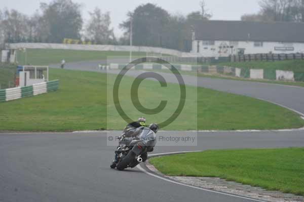 Mallory park Leicestershire;Mallory park photographs;Motorcycle action photographs;event digital images;eventdigitalimages;mallory park;no limits trackday;peter wileman photography;trackday;trackday digital images;trackday photos