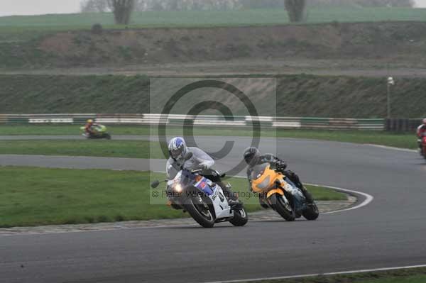 Mallory park Leicestershire;Mallory park photographs;Motorcycle action photographs;event digital images;eventdigitalimages;mallory park;no limits trackday;peter wileman photography;trackday;trackday digital images;trackday photos