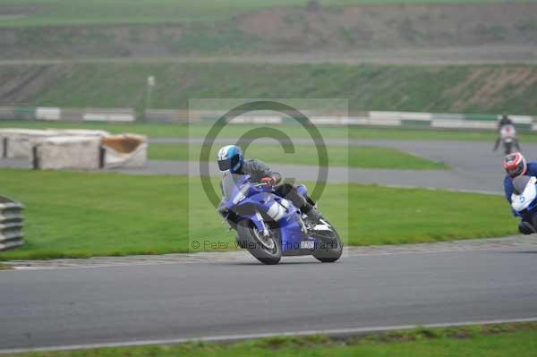 Mallory park Leicestershire;Mallory park photographs;Motorcycle action photographs;event digital images;eventdigitalimages;mallory park;no limits trackday;peter wileman photography;trackday;trackday digital images;trackday photos