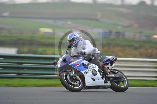 Mallory park Leicestershire;Mallory park photographs;Motorcycle action photographs;event digital images;eventdigitalimages;mallory park;no limits trackday;peter wileman photography;trackday;trackday digital images;trackday photos