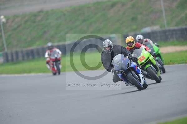 Mallory park Leicestershire;Mallory park photographs;Motorcycle action photographs;event digital images;eventdigitalimages;mallory park;no limits trackday;peter wileman photography;trackday;trackday digital images;trackday photos