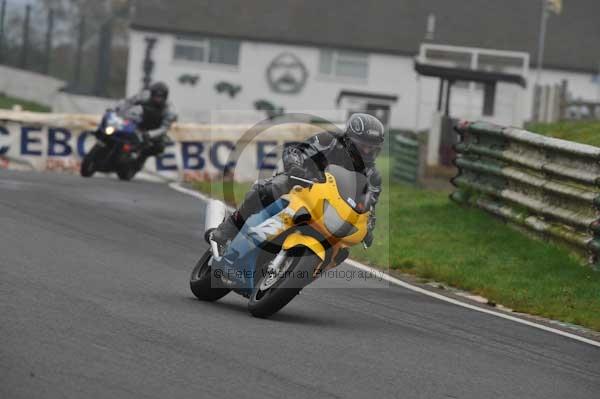 Mallory park Leicestershire;Mallory park photographs;Motorcycle action photographs;event digital images;eventdigitalimages;mallory park;no limits trackday;peter wileman photography;trackday;trackday digital images;trackday photos