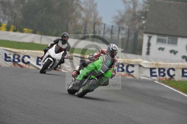 Mallory park Leicestershire;Mallory park photographs;Motorcycle action photographs;event digital images;eventdigitalimages;mallory park;no limits trackday;peter wileman photography;trackday;trackday digital images;trackday photos