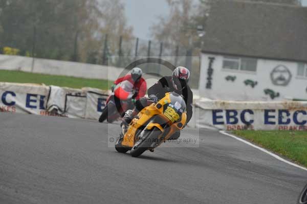 Mallory park Leicestershire;Mallory park photographs;Motorcycle action photographs;event digital images;eventdigitalimages;mallory park;no limits trackday;peter wileman photography;trackday;trackday digital images;trackday photos