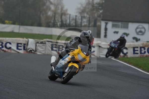 Mallory park Leicestershire;Mallory park photographs;Motorcycle action photographs;event digital images;eventdigitalimages;mallory park;no limits trackday;peter wileman photography;trackday;trackday digital images;trackday photos