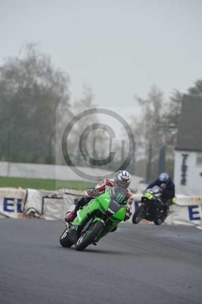 Mallory park Leicestershire;Mallory park photographs;Motorcycle action photographs;event digital images;eventdigitalimages;mallory park;no limits trackday;peter wileman photography;trackday;trackday digital images;trackday photos