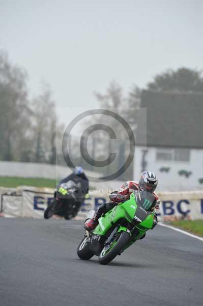 Mallory park Leicestershire;Mallory park photographs;Motorcycle action photographs;event digital images;eventdigitalimages;mallory park;no limits trackday;peter wileman photography;trackday;trackday digital images;trackday photos