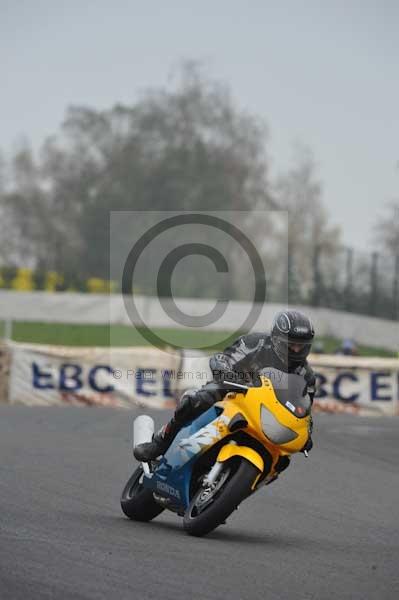 Mallory park Leicestershire;Mallory park photographs;Motorcycle action photographs;event digital images;eventdigitalimages;mallory park;no limits trackday;peter wileman photography;trackday;trackday digital images;trackday photos