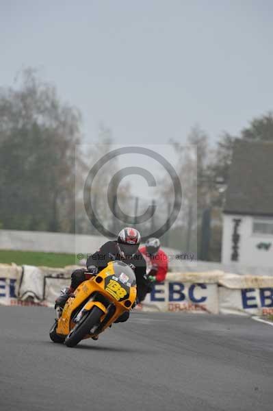 Mallory park Leicestershire;Mallory park photographs;Motorcycle action photographs;event digital images;eventdigitalimages;mallory park;no limits trackday;peter wileman photography;trackday;trackday digital images;trackday photos