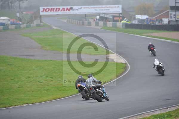 Mallory park Leicestershire;Mallory park photographs;Motorcycle action photographs;event digital images;eventdigitalimages;mallory park;no limits trackday;peter wileman photography;trackday;trackday digital images;trackday photos