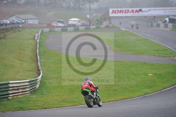 Mallory park Leicestershire;Mallory park photographs;Motorcycle action photographs;event digital images;eventdigitalimages;mallory park;no limits trackday;peter wileman photography;trackday;trackday digital images;trackday photos