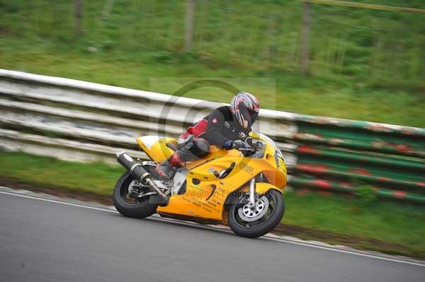 Mallory park Leicestershire;Mallory park photographs;Motorcycle action photographs;event digital images;eventdigitalimages;mallory park;no limits trackday;peter wileman photography;trackday;trackday digital images;trackday photos