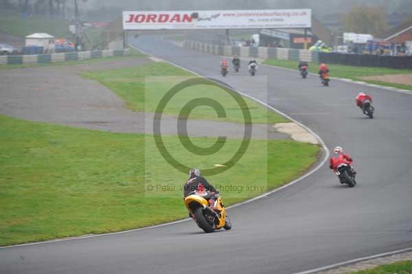 Mallory park Leicestershire;Mallory park photographs;Motorcycle action photographs;event digital images;eventdigitalimages;mallory park;no limits trackday;peter wileman photography;trackday;trackday digital images;trackday photos