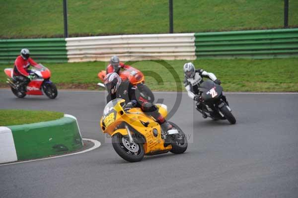 Mallory park Leicestershire;Mallory park photographs;Motorcycle action photographs;event digital images;eventdigitalimages;mallory park;no limits trackday;peter wileman photography;trackday;trackday digital images;trackday photos
