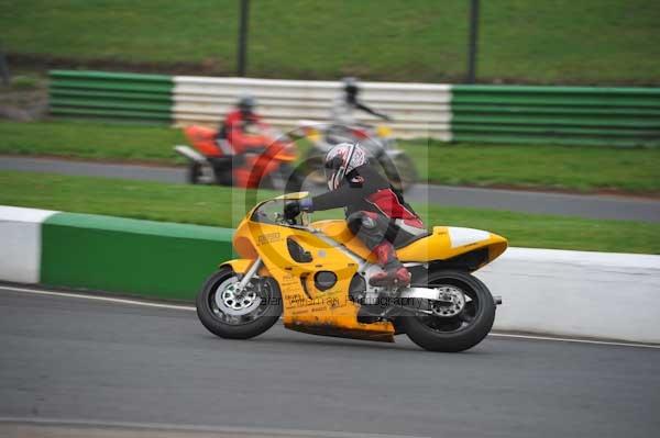 Mallory park Leicestershire;Mallory park photographs;Motorcycle action photographs;event digital images;eventdigitalimages;mallory park;no limits trackday;peter wileman photography;trackday;trackday digital images;trackday photos