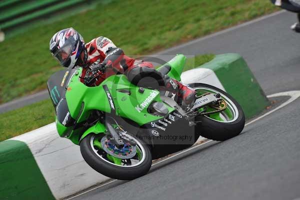 Mallory park Leicestershire;Mallory park photographs;Motorcycle action photographs;event digital images;eventdigitalimages;mallory park;no limits trackday;peter wileman photography;trackday;trackday digital images;trackday photos