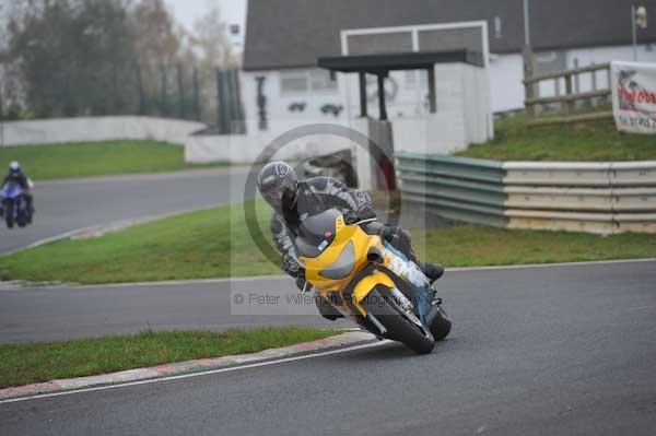 Mallory park Leicestershire;Mallory park photographs;Motorcycle action photographs;event digital images;eventdigitalimages;mallory park;no limits trackday;peter wileman photography;trackday;trackday digital images;trackday photos