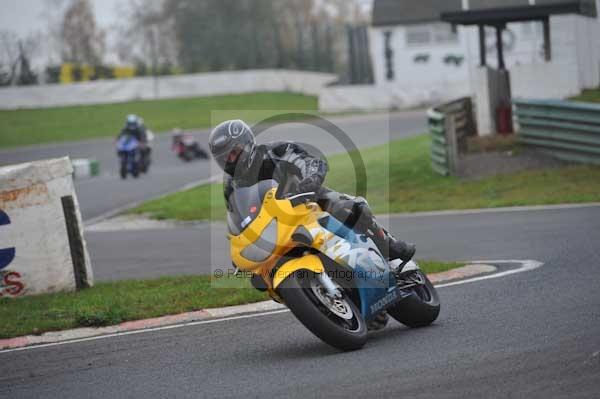 Mallory park Leicestershire;Mallory park photographs;Motorcycle action photographs;event digital images;eventdigitalimages;mallory park;no limits trackday;peter wileman photography;trackday;trackday digital images;trackday photos
