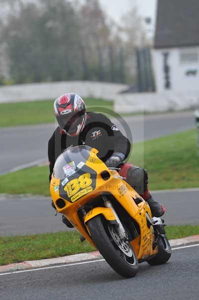 Mallory park Leicestershire;Mallory park photographs;Motorcycle action photographs;event digital images;eventdigitalimages;mallory park;no limits trackday;peter wileman photography;trackday;trackday digital images;trackday photos