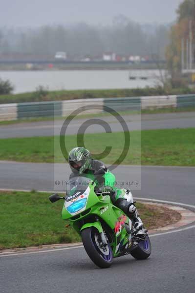 Mallory park Leicestershire;Mallory park photographs;Motorcycle action photographs;event digital images;eventdigitalimages;mallory park;no limits trackday;peter wileman photography;trackday;trackday digital images;trackday photos