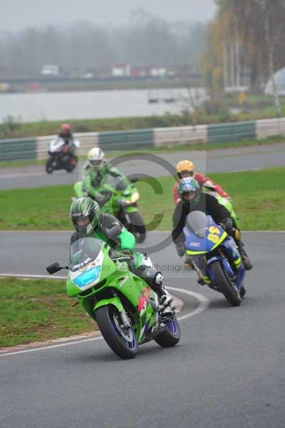 Mallory park Leicestershire;Mallory park photographs;Motorcycle action photographs;event digital images;eventdigitalimages;mallory park;no limits trackday;peter wileman photography;trackday;trackday digital images;trackday photos