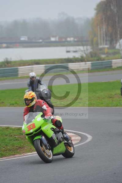 Mallory park Leicestershire;Mallory park photographs;Motorcycle action photographs;event digital images;eventdigitalimages;mallory park;no limits trackday;peter wileman photography;trackday;trackday digital images;trackday photos