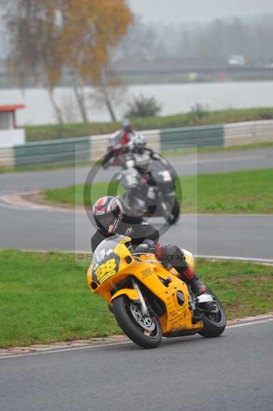Mallory park Leicestershire;Mallory park photographs;Motorcycle action photographs;event digital images;eventdigitalimages;mallory park;no limits trackday;peter wileman photography;trackday;trackday digital images;trackday photos