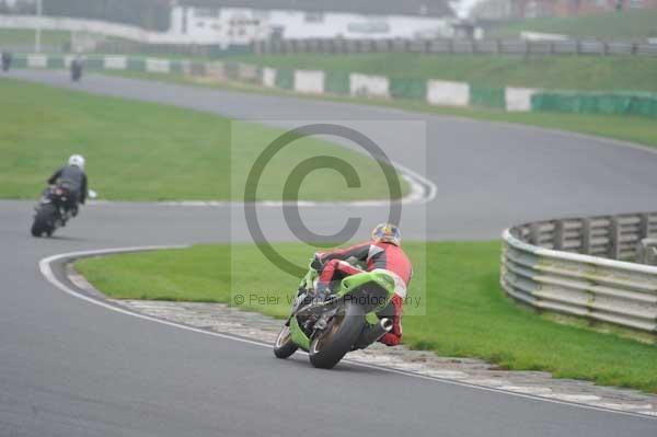 Mallory park Leicestershire;Mallory park photographs;Motorcycle action photographs;event digital images;eventdigitalimages;mallory park;no limits trackday;peter wileman photography;trackday;trackday digital images;trackday photos