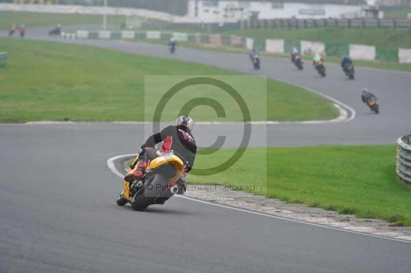 Mallory park Leicestershire;Mallory park photographs;Motorcycle action photographs;event digital images;eventdigitalimages;mallory park;no limits trackday;peter wileman photography;trackday;trackday digital images;trackday photos