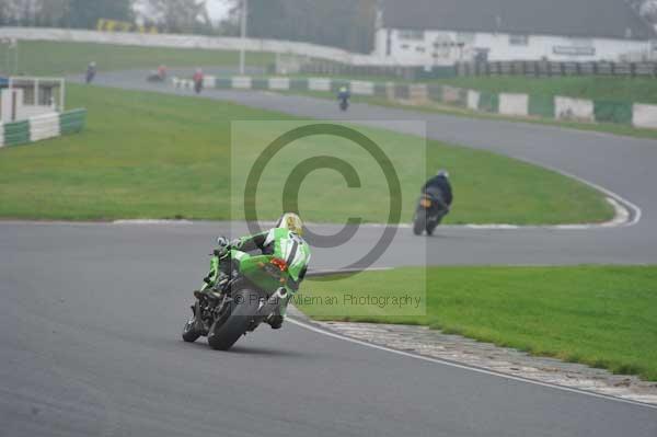 Mallory park Leicestershire;Mallory park photographs;Motorcycle action photographs;event digital images;eventdigitalimages;mallory park;no limits trackday;peter wileman photography;trackday;trackday digital images;trackday photos