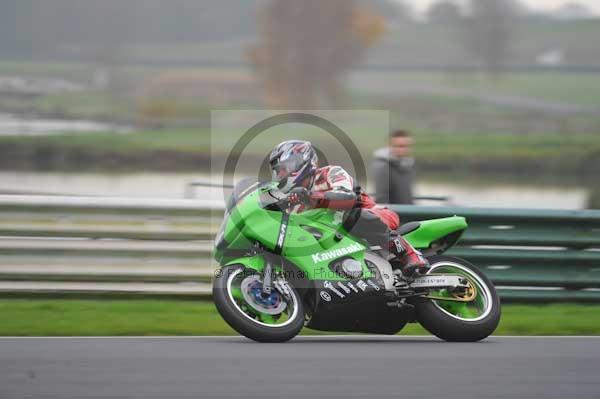 Mallory park Leicestershire;Mallory park photographs;Motorcycle action photographs;event digital images;eventdigitalimages;mallory park;no limits trackday;peter wileman photography;trackday;trackday digital images;trackday photos