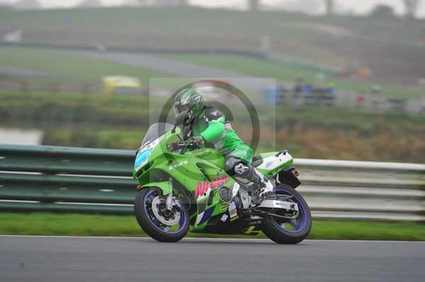 Mallory park Leicestershire;Mallory park photographs;Motorcycle action photographs;event digital images;eventdigitalimages;mallory park;no limits trackday;peter wileman photography;trackday;trackday digital images;trackday photos