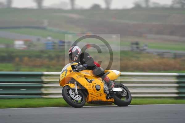 Mallory park Leicestershire;Mallory park photographs;Motorcycle action photographs;event digital images;eventdigitalimages;mallory park;no limits trackday;peter wileman photography;trackday;trackday digital images;trackday photos
