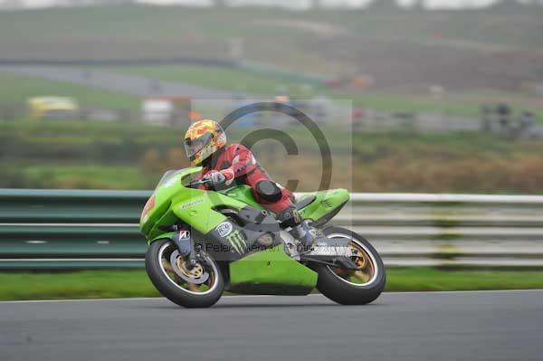 Mallory park Leicestershire;Mallory park photographs;Motorcycle action photographs;event digital images;eventdigitalimages;mallory park;no limits trackday;peter wileman photography;trackday;trackday digital images;trackday photos