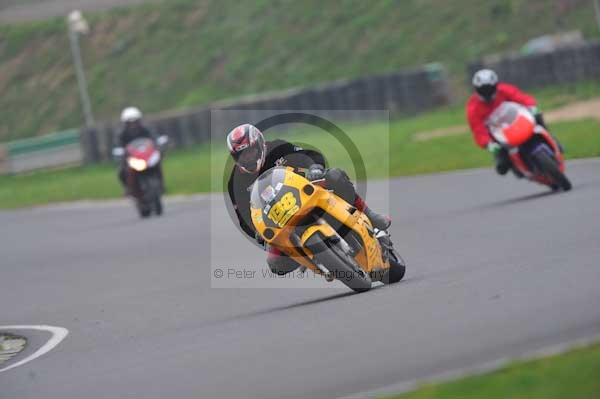 Mallory park Leicestershire;Mallory park photographs;Motorcycle action photographs;event digital images;eventdigitalimages;mallory park;no limits trackday;peter wileman photography;trackday;trackday digital images;trackday photos