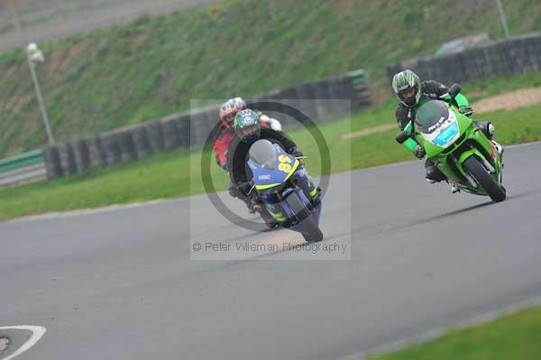 Mallory park Leicestershire;Mallory park photographs;Motorcycle action photographs;event digital images;eventdigitalimages;mallory park;no limits trackday;peter wileman photography;trackday;trackday digital images;trackday photos
