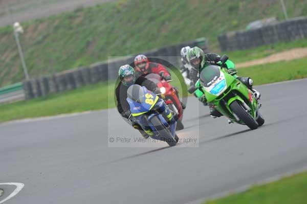Mallory park Leicestershire;Mallory park photographs;Motorcycle action photographs;event digital images;eventdigitalimages;mallory park;no limits trackday;peter wileman photography;trackday;trackday digital images;trackday photos