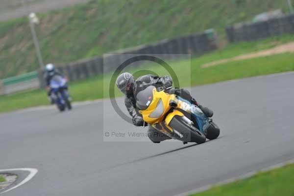 Mallory park Leicestershire;Mallory park photographs;Motorcycle action photographs;event digital images;eventdigitalimages;mallory park;no limits trackday;peter wileman photography;trackday;trackday digital images;trackday photos