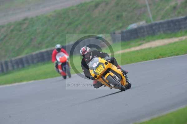 Mallory park Leicestershire;Mallory park photographs;Motorcycle action photographs;event digital images;eventdigitalimages;mallory park;no limits trackday;peter wileman photography;trackday;trackday digital images;trackday photos