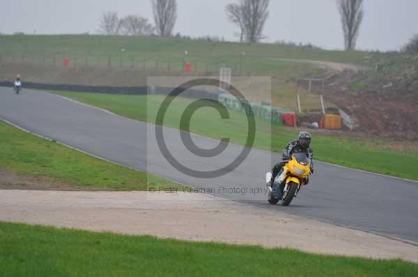 Mallory park Leicestershire;Mallory park photographs;Motorcycle action photographs;event digital images;eventdigitalimages;mallory park;no limits trackday;peter wileman photography;trackday;trackday digital images;trackday photos