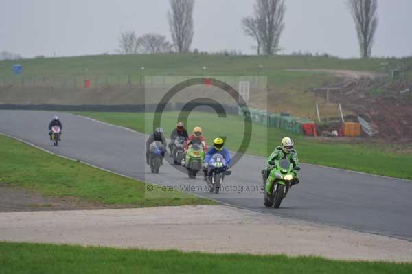 Mallory park Leicestershire;Mallory park photographs;Motorcycle action photographs;event digital images;eventdigitalimages;mallory park;no limits trackday;peter wileman photography;trackday;trackday digital images;trackday photos