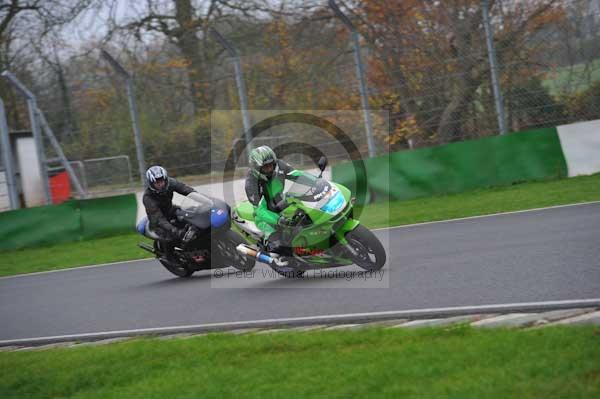 Mallory park Leicestershire;Mallory park photographs;Motorcycle action photographs;event digital images;eventdigitalimages;mallory park;no limits trackday;peter wileman photography;trackday;trackday digital images;trackday photos
