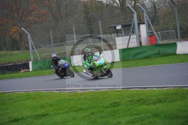 Mallory park Leicestershire;Mallory park photographs;Motorcycle action photographs;event digital images;eventdigitalimages;mallory park;no limits trackday;peter wileman photography;trackday;trackday digital images;trackday photos