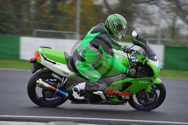 Mallory park Leicestershire;Mallory park photographs;Motorcycle action photographs;event digital images;eventdigitalimages;mallory park;no limits trackday;peter wileman photography;trackday;trackday digital images;trackday photos