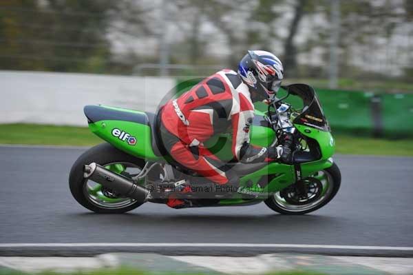 Mallory park Leicestershire;Mallory park photographs;Motorcycle action photographs;event digital images;eventdigitalimages;mallory park;no limits trackday;peter wileman photography;trackday;trackday digital images;trackday photos