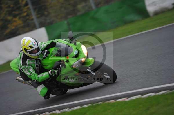 Mallory park Leicestershire;Mallory park photographs;Motorcycle action photographs;event digital images;eventdigitalimages;mallory park;no limits trackday;peter wileman photography;trackday;trackday digital images;trackday photos