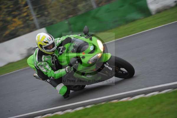 Mallory park Leicestershire;Mallory park photographs;Motorcycle action photographs;event digital images;eventdigitalimages;mallory park;no limits trackday;peter wileman photography;trackday;trackday digital images;trackday photos